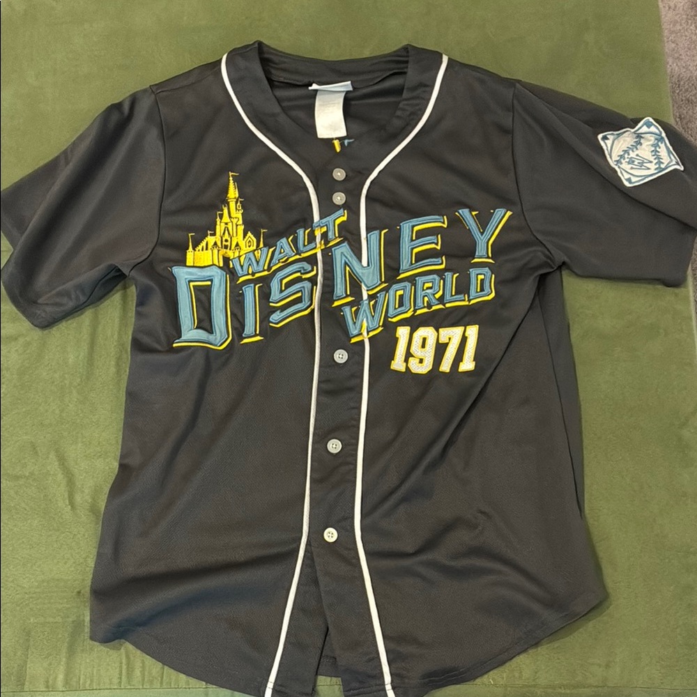 Disney World Jersey Size Adult Small